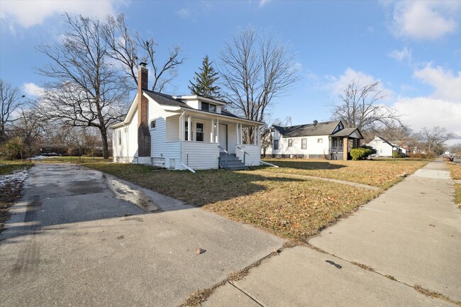 Building Photo - Cute 2 Bed 1 Bath Remodeled Home W/basemen...