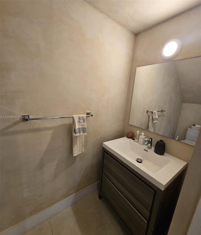 Building Photo - 5503 W Oak Wy