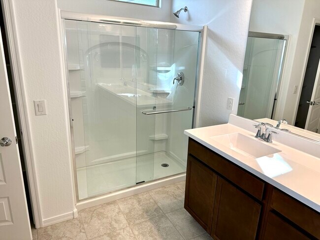 Building Photo - Fantastic 10 month new Taylor Morrison hom...