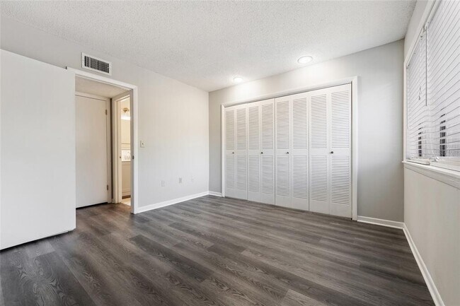 Building Photo - 6120 Peregrine Ave