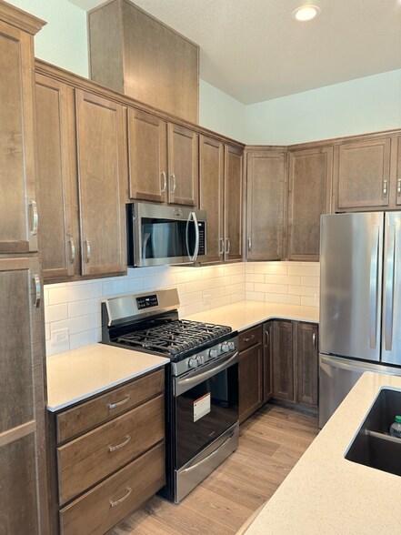 Building Photo - 844 Schlagel St