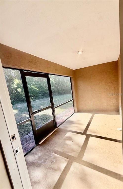 Building Photo - 15 Columbia Ln