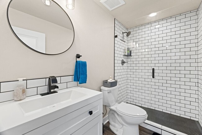 Building Photo - 2 Bed 3.5 Bath Townhome in Fort Collins!