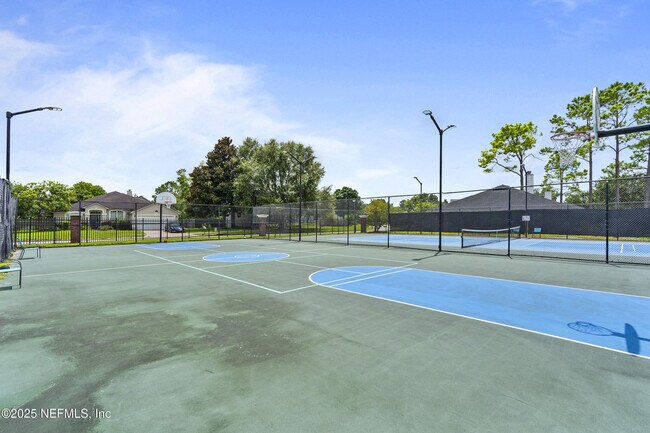 Building Photo - 12244 Lake Fern Dr