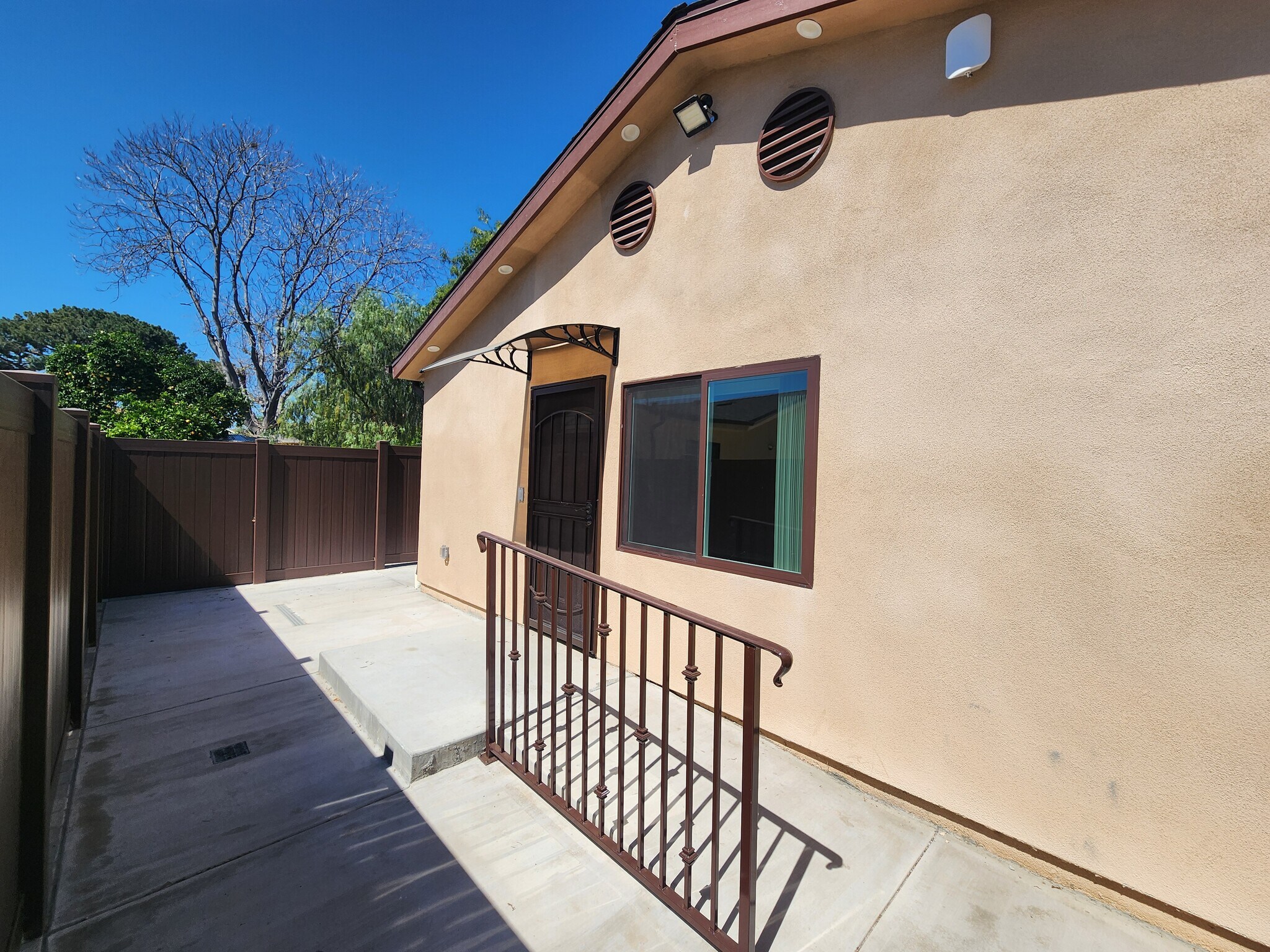 Building Photo - 10941 Walnut Dr