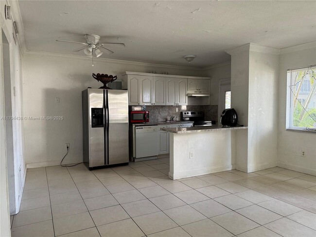 Building Photo - 890 NW 45th Ave
