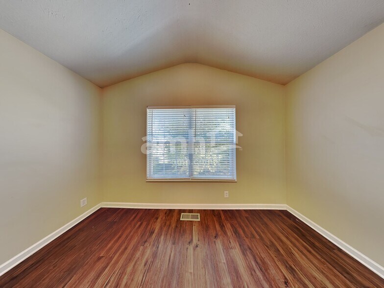 Building Photo - 1212 Wembley Dr