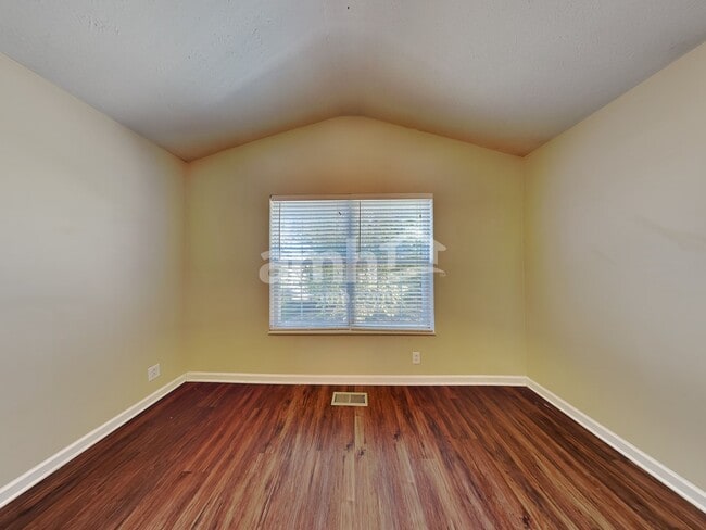 Building Photo - 1212 Wembley Dr