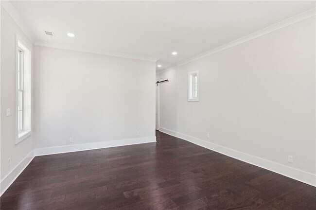 Building Photo - 115 Thome Dr