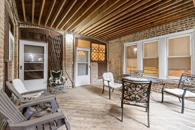 Building Photo - 3 bedroom in Chicago IL 60614