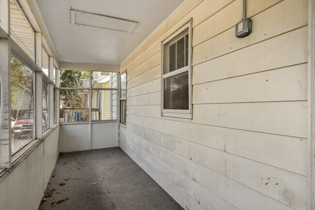 Building Photo - 117 N 1st St