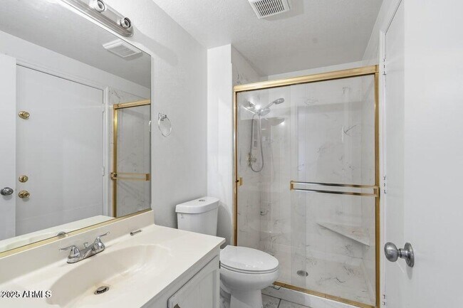 Building Photo - 1525 W El Alba Way