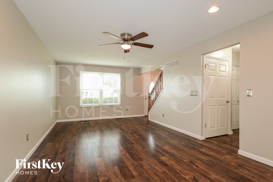 Building Photo - 256 Cherrywood Parc Dr