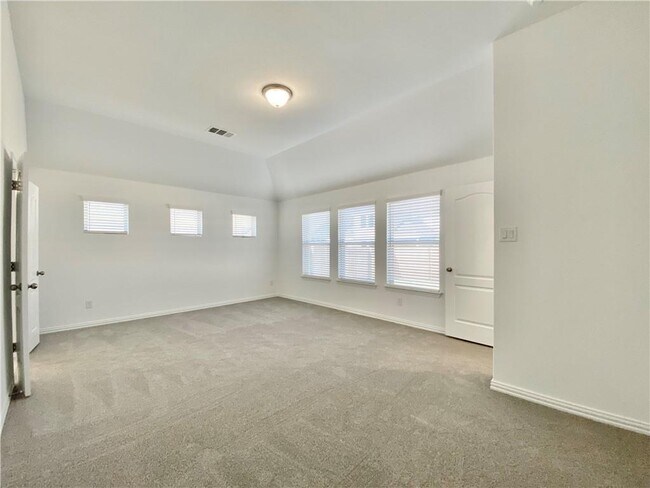 Building Photo - 716 Landing Ln