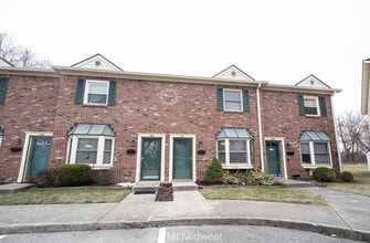 Building Photo - "Charming 2-Bed Haven with 1.5 Baths in Indianapolis – Cozy Living Awaits!"