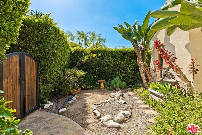 Building Photo - 503 N Vista St