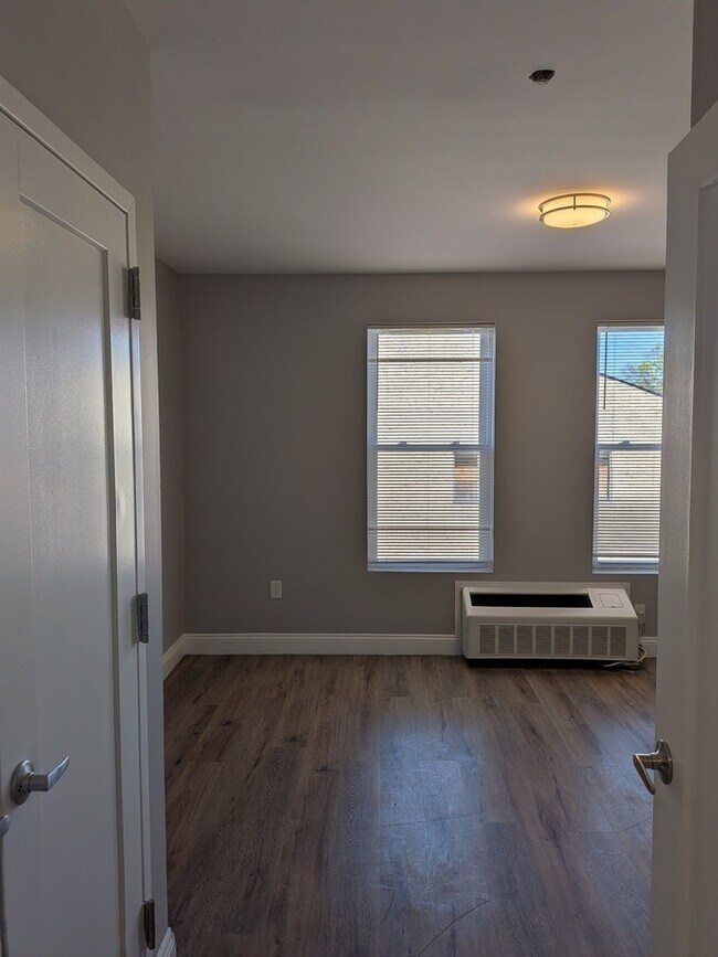 Building Photo - 18 Canfield St