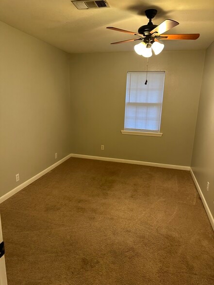 Building Photo - 41416 Brown Rd