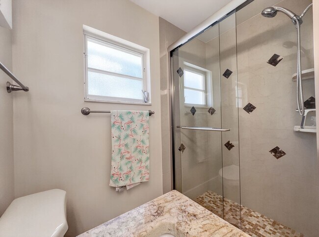 Building Photo - Discover the perfect Naples Park rental just minutes from the beach.