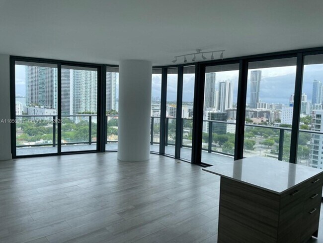 Building Photo - 121 NE 34th St