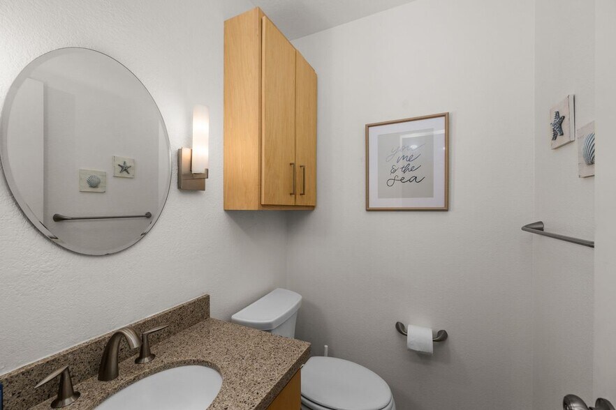 Building Photo - 1118 E Esperanza St