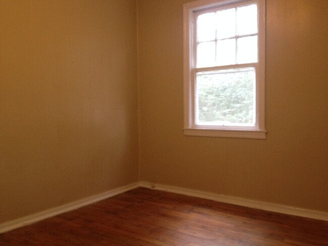 Building Photo - **UPCOMING**Two Bedroom / One Bathroom Hom...