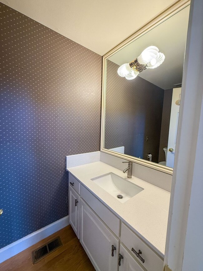 Building Photo - 4bd/3.25ba Seattle House