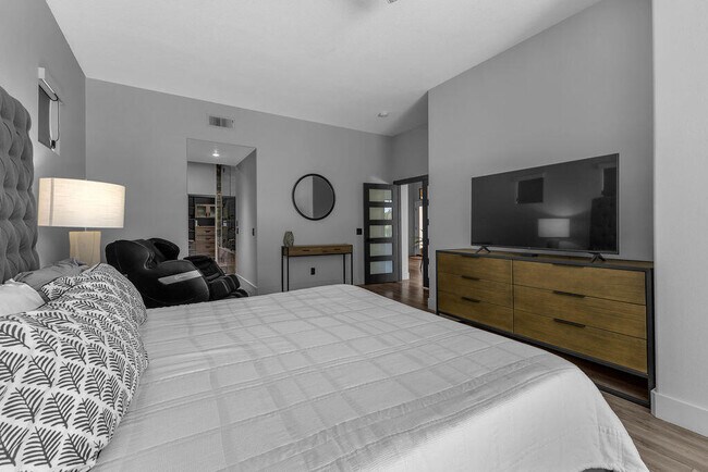 Building Photo - 93 N Kavenish Dr