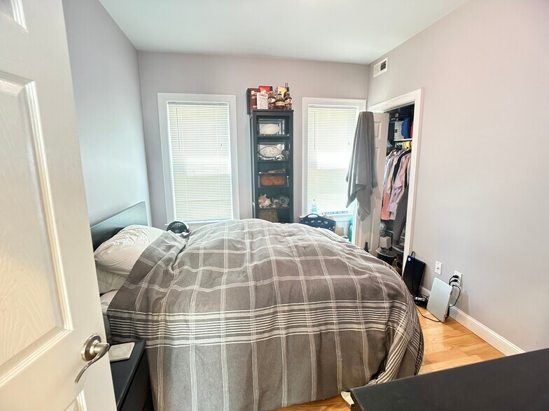 Building Photo - 81 Newbury St