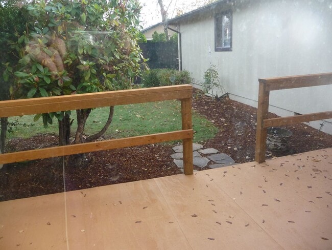 Building Photo - On cul de sac