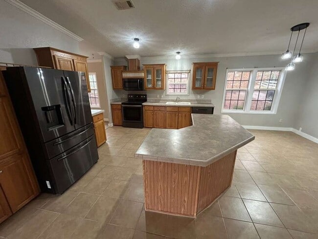 Building Photo - 2595 Bryant St