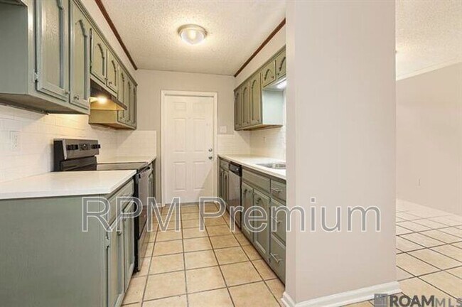 Building Photo - 4625 Parkoaks Dr