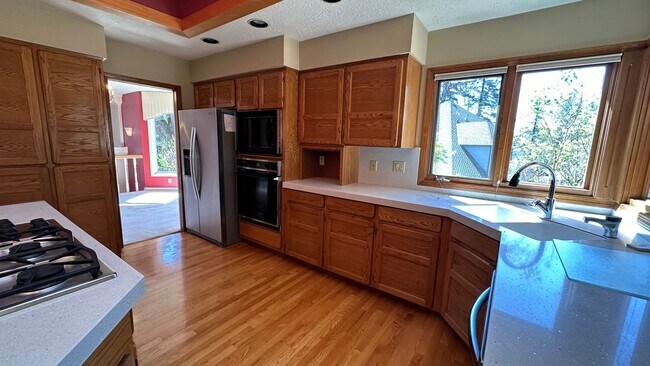 Building Photo - Cedar Mill, Gorgeous 3 bed 2.5 bath home. Walk through video
