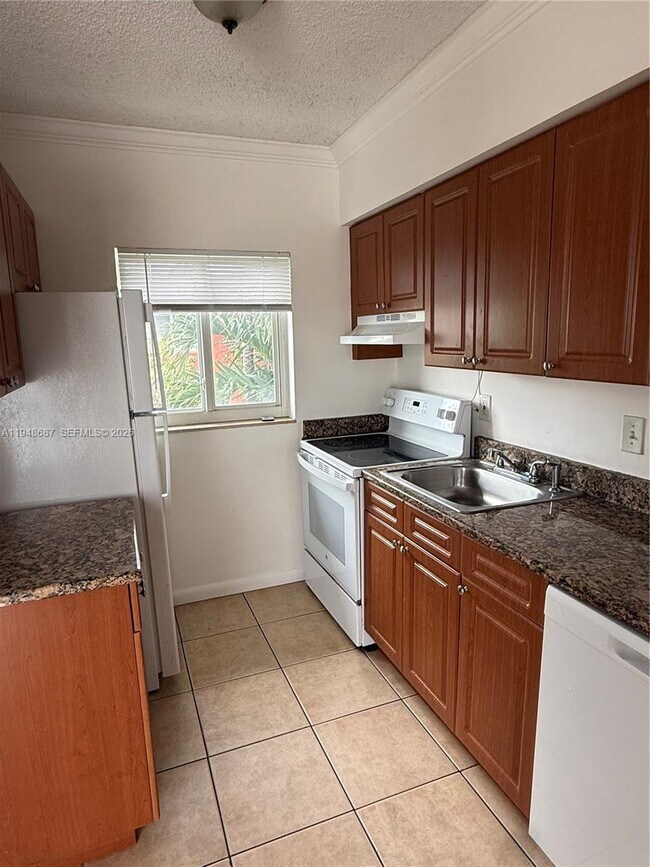 Building Photo - 520 NE 82nd Terrace