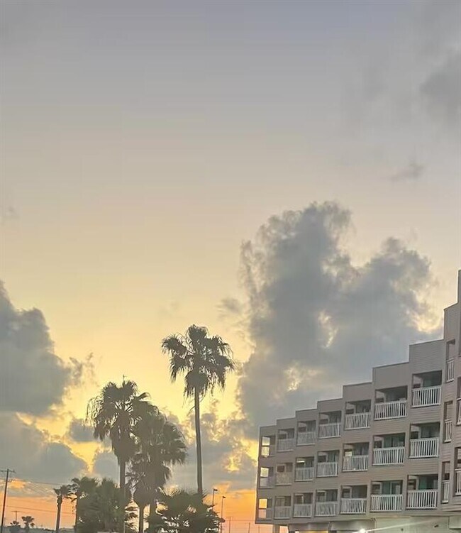 Building Photo - 3938 Surfside Blvd