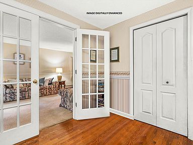 Building Photo - 2 Maple Ridge Dr