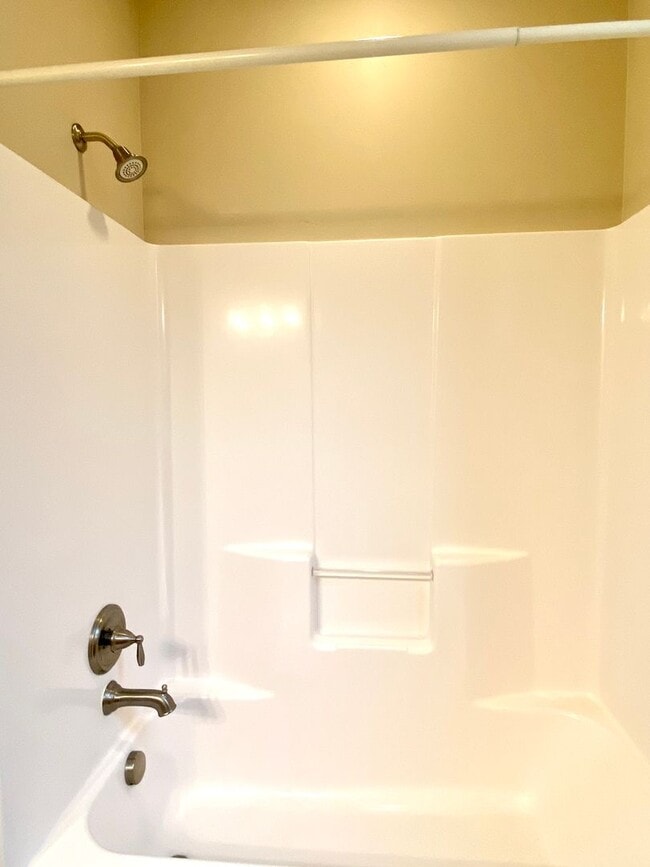 Building Photo - Single-Story Living! 3 BR - 2 BA with open...