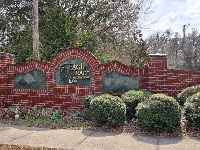 Building Photo - Eagle Trace Townhomes | 3BR/3.5BA | 2.3 Miles to UF– New Construction