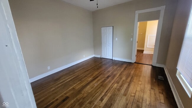 Building Photo - 1314 E 10th St