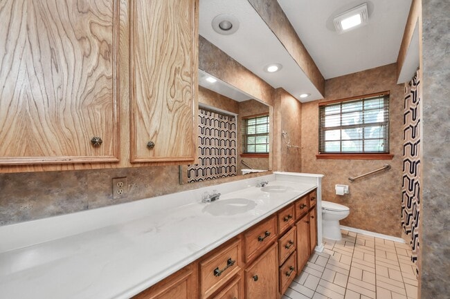 Building Photo - 8407 Kirchner Rd