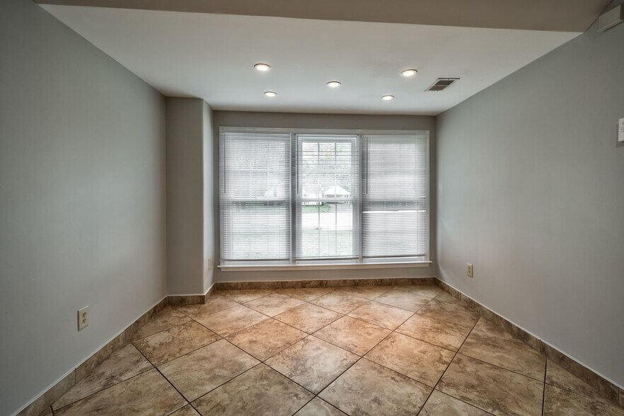 Building Photo - 2598 Cedar Ridge Dr