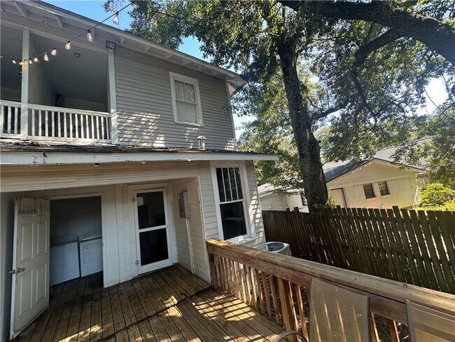 Building Photo - 262 Roper St