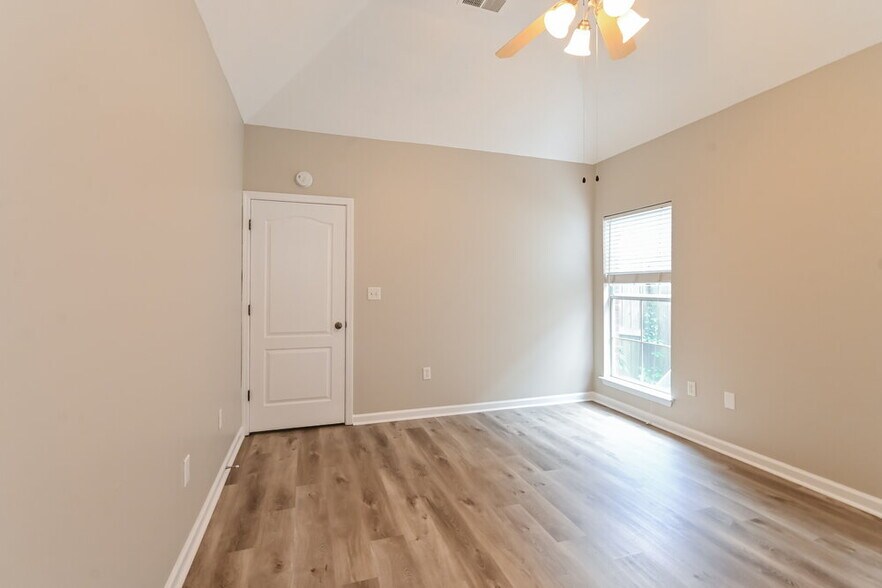 Building Photo - 10182 Whitcomb Ln