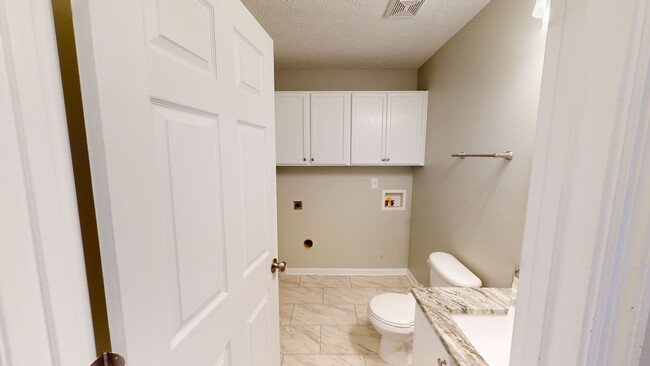 Building Photo - Fully Renovated 3 Bedroom / 2.5 Bathroom o...