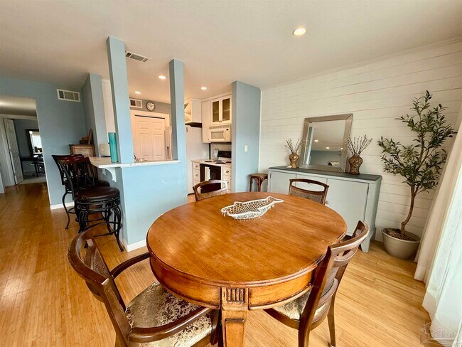 Building Photo - 200 Pensacola Beach Rd