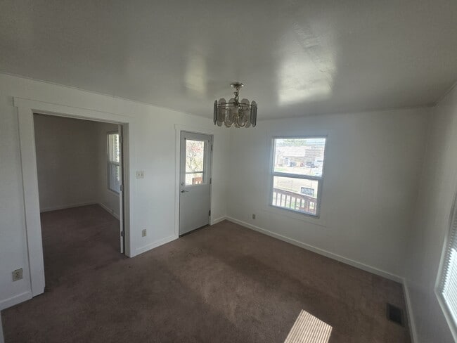 Building Photo - 411 Opal St