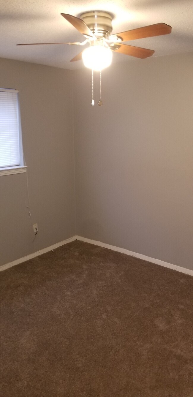 Building Photo - 1307-09 Halcomb ln