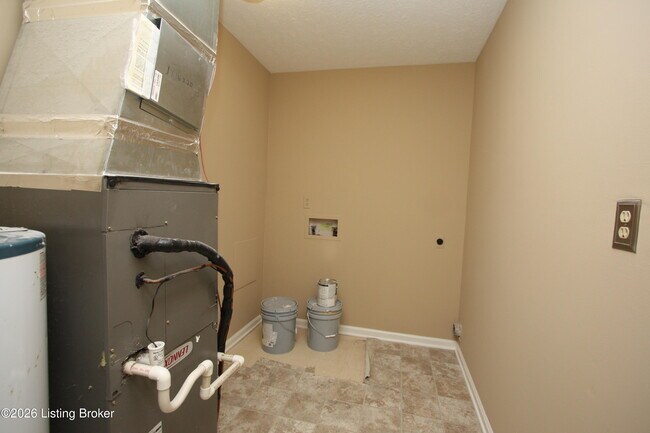 Building Photo - 6824 Hillside Dr