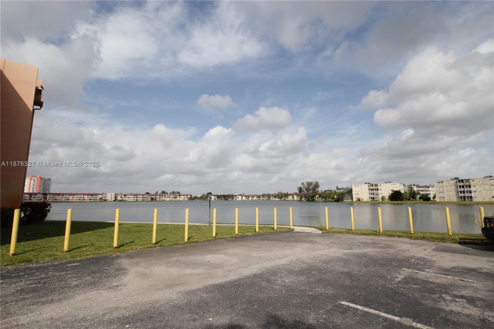 Building Photo - 1591 NE Miami Gardens Dr