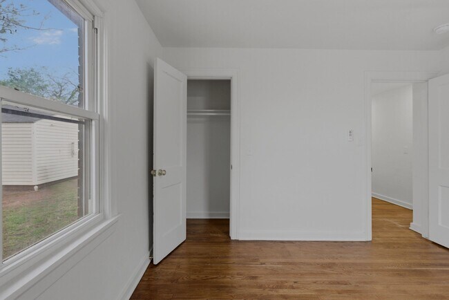 Building Photo - 2020 NE 30th St